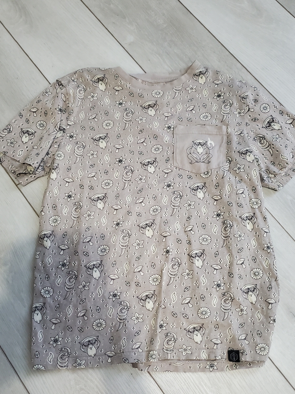 Critical Role Fearne Calloway Pocket T-Shirt - Size Medium - Bells Hells AOP